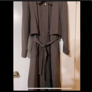 Lightweight, all weather, detachable wool liner.